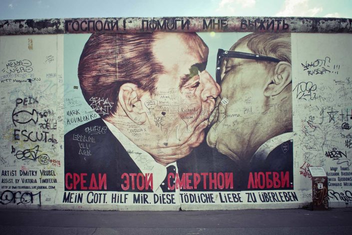 Mural del beso que Brézhnev y Honecker se dieron en 1979
