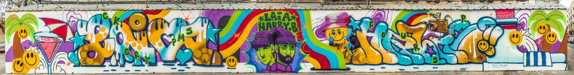 Panorámica del mural de Laia y Harry Bones en Arnau Gallery