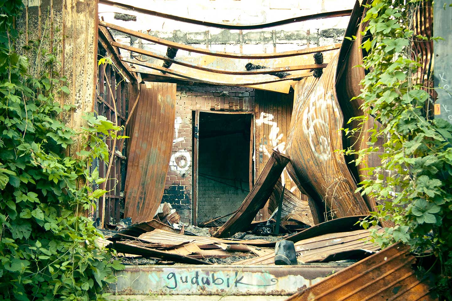 Tag en edificio abandonado