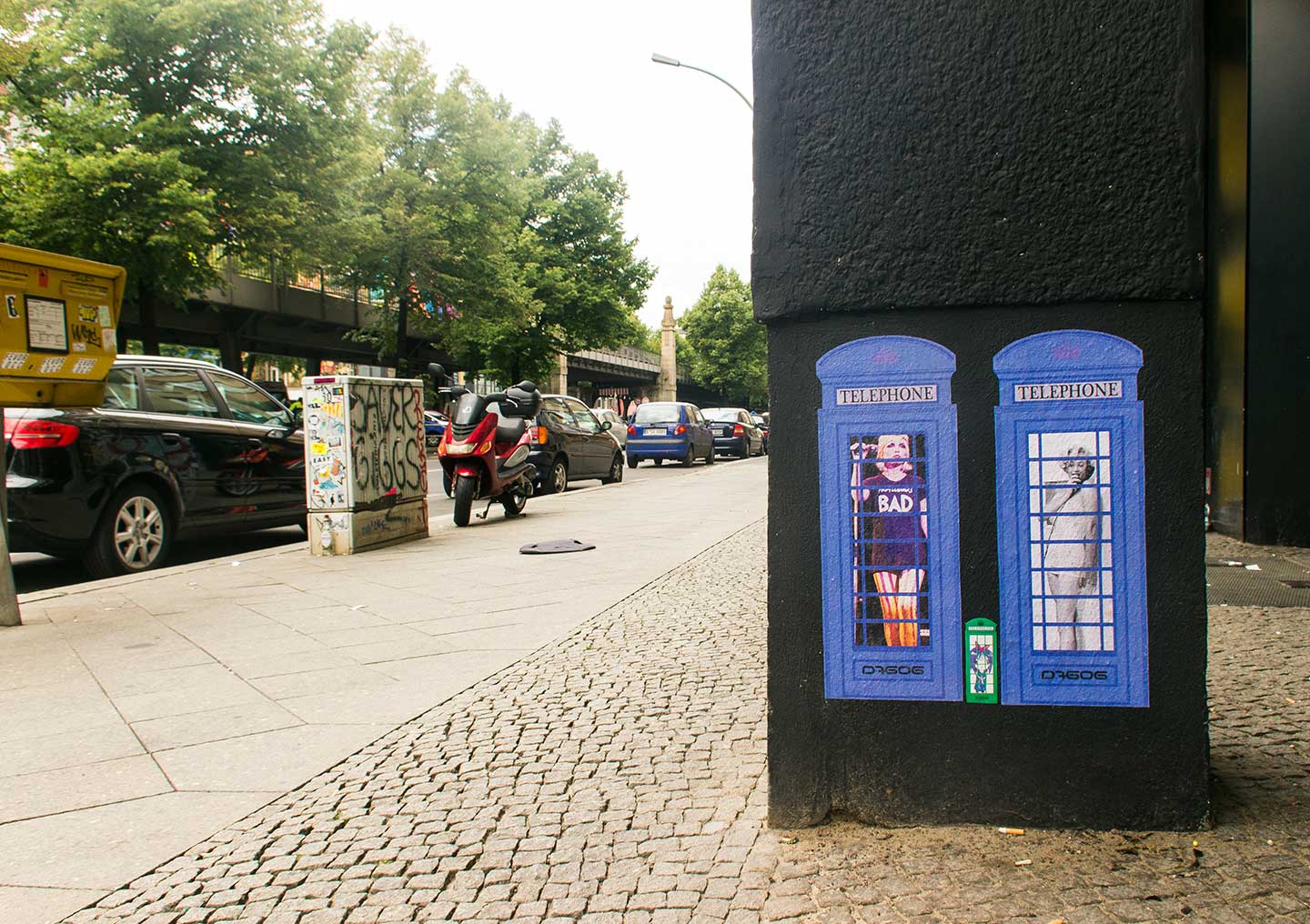 Pequeño sticker de D7606