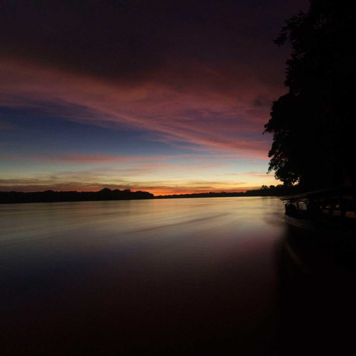 Amanecer en el Rio Madre de Dios