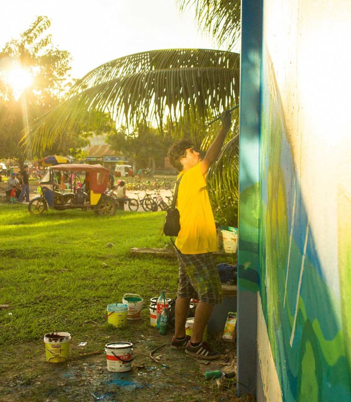 artista pintando