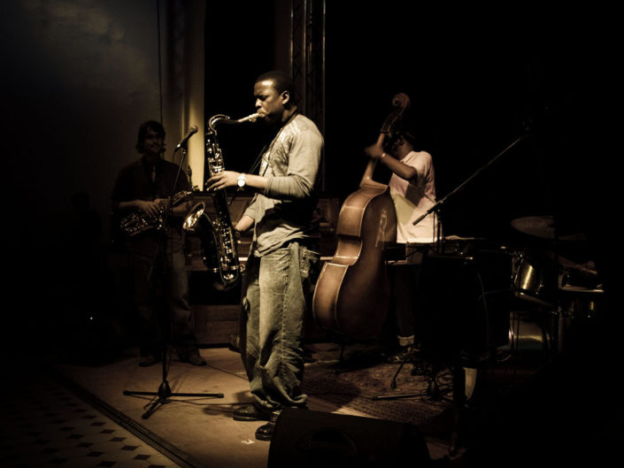 Trío de jazz tocando música