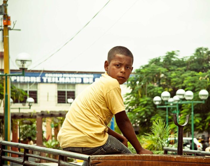 NIño mirando a la cámara