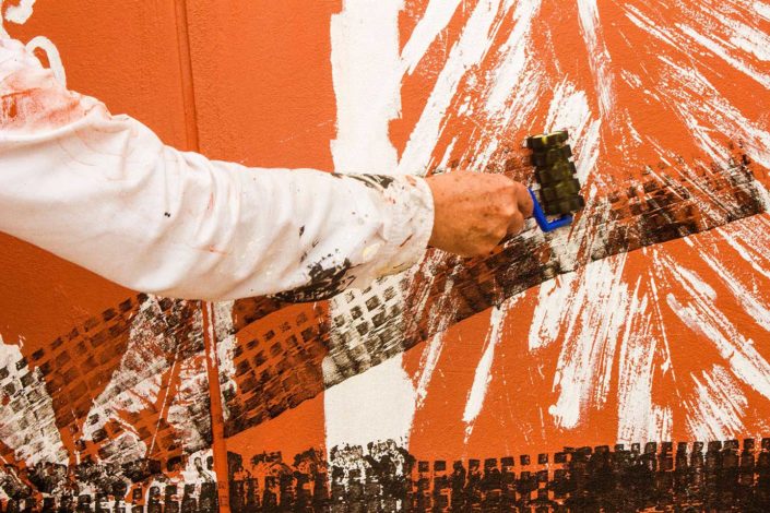 artista pintando