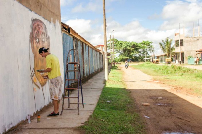 artista pintando