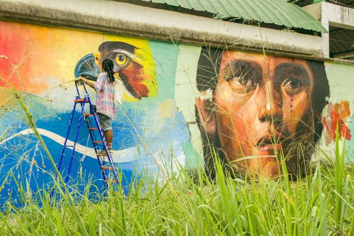 artista pintando