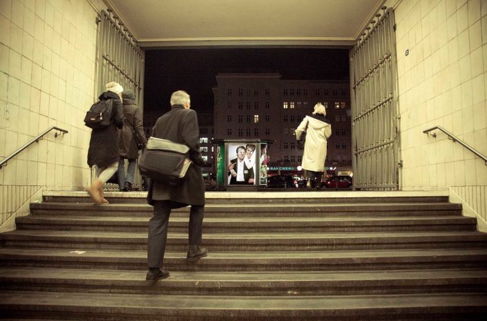 Gente saliendo de un metro