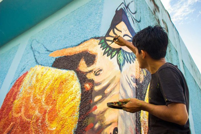 artista pintando